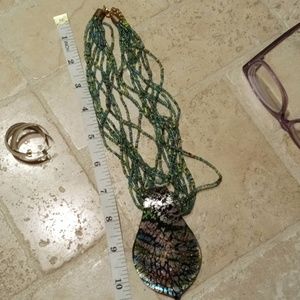 Like new! Gorgeous necklace and earrings set